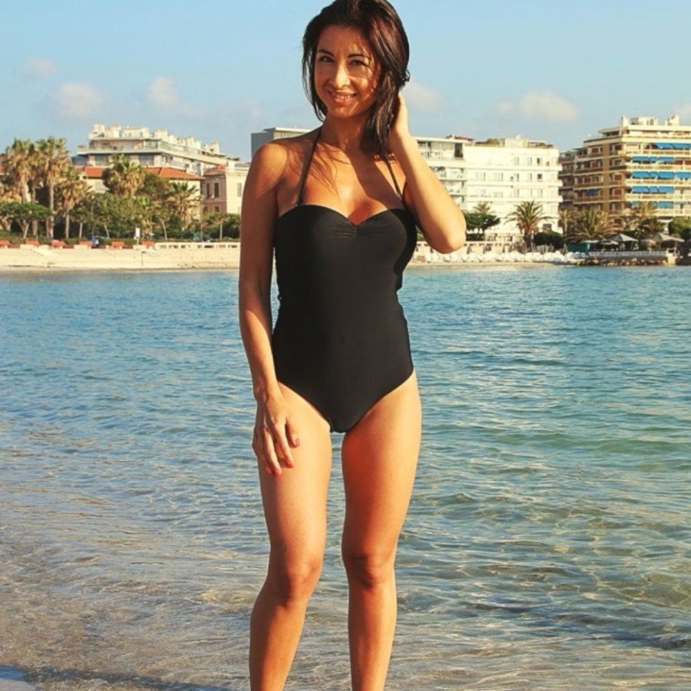 DKNY Black U-Wire Bandeau One Piece Swimsuit Tummy Control Removable Straps